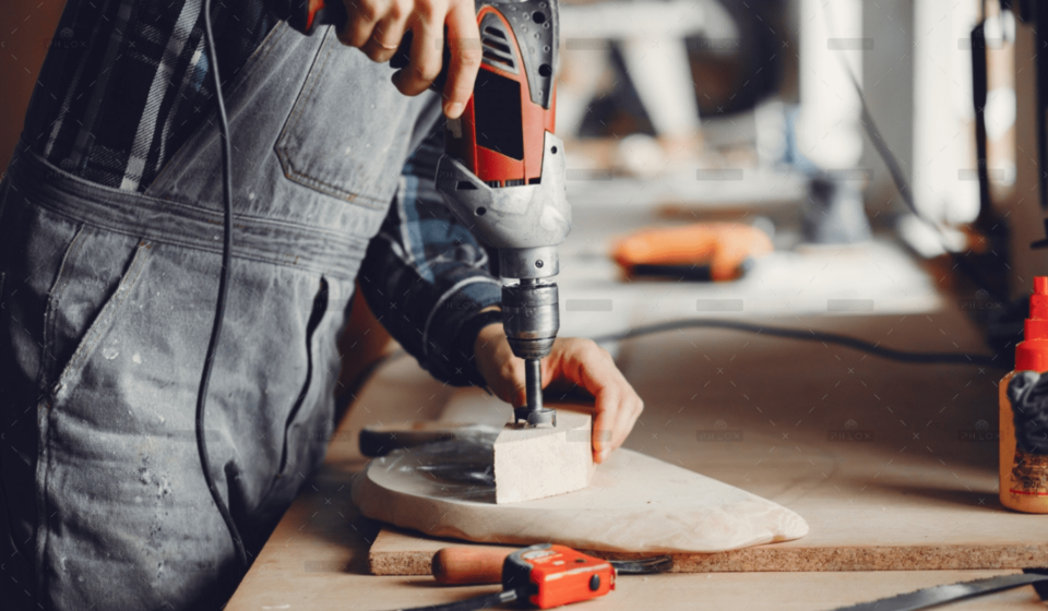 demo-attachment-762-carpenter-works-with-tree1